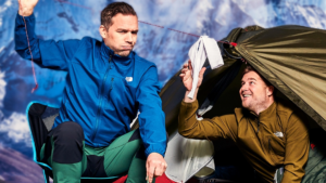 De was ophangen bij een tent van Kampeerhal Roden